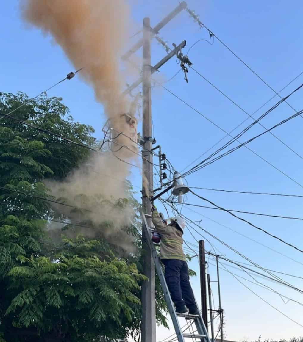 Controlan incendio de transformador en la zona centro de Morelos