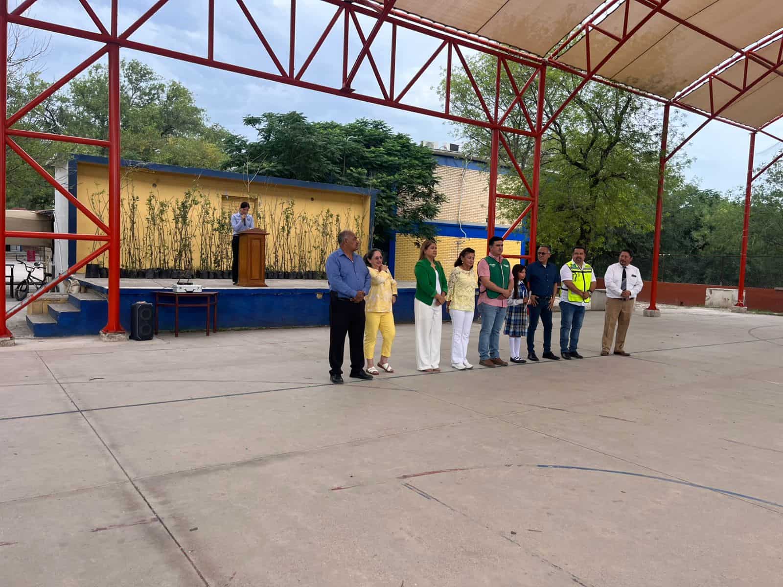 Inicia entrega de árboles en escuelas de Ciudad Acuña