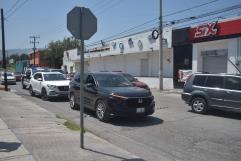 Le ´pega´ camioneta por atrás