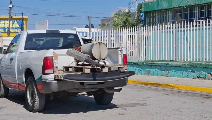 Escuelas de Monclova fumigadas por brote de garrapatas