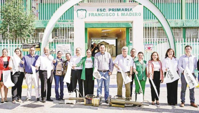 Inicia Carlos Villarreal campaña de fumigación