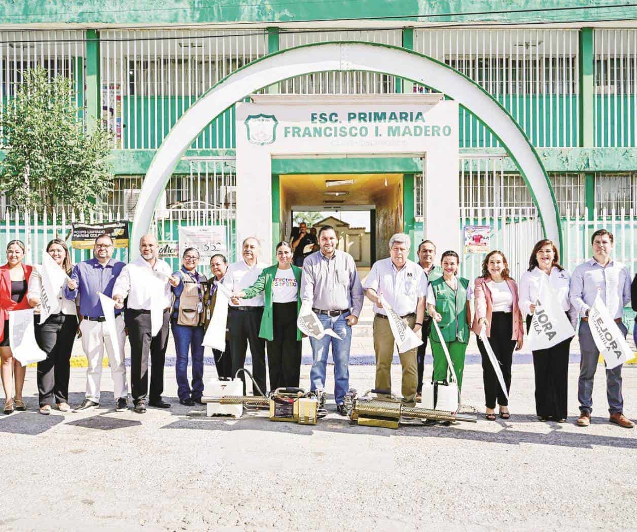 Inicia Carlos Villarreal campaña de fumigación