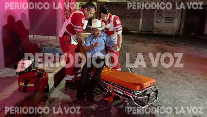 Azota abuelito al salir de cantina en Monclova