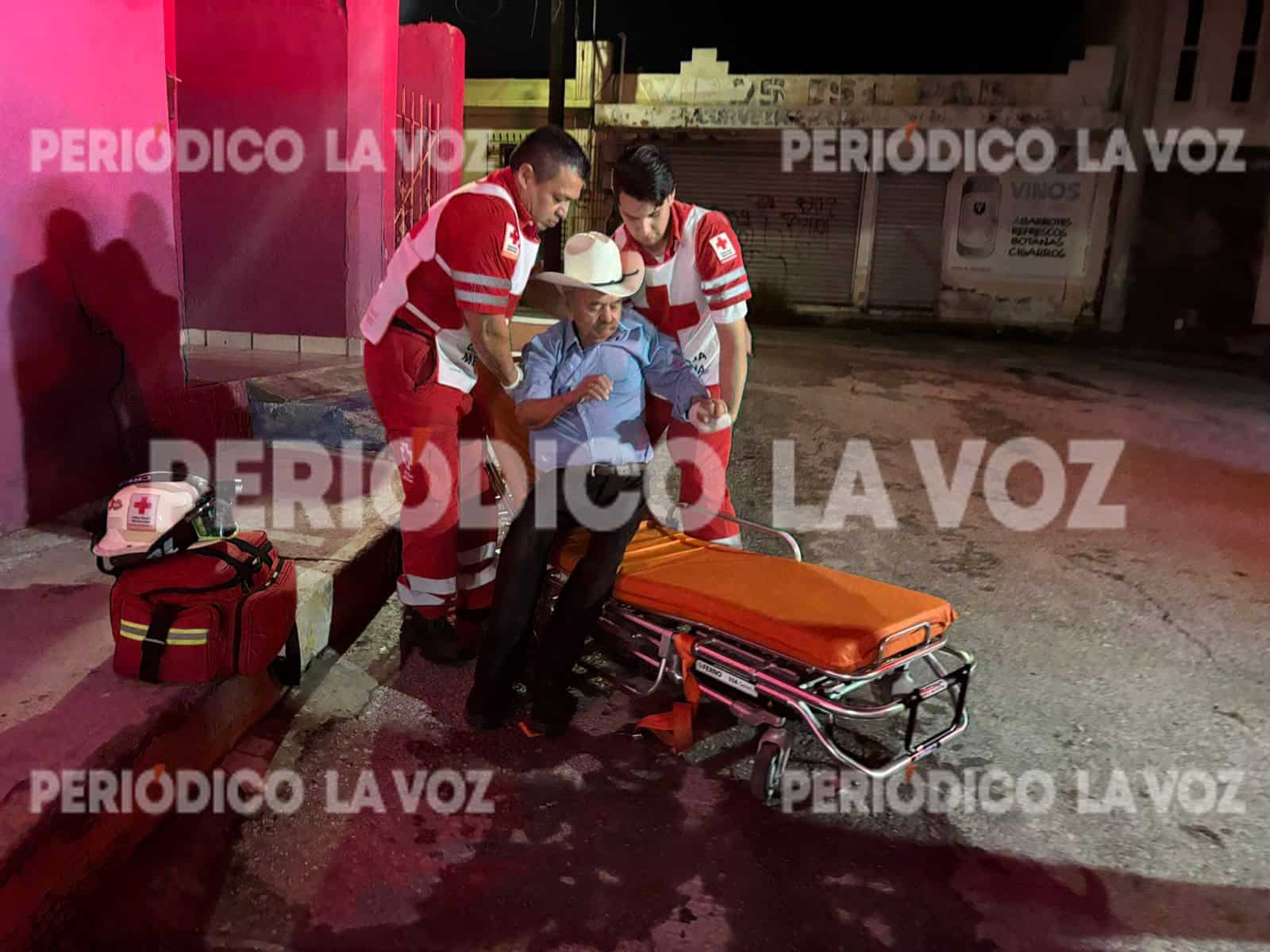 Azota abuelito al salir de cantina en Monclova