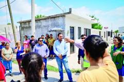 Atiende Carlos Villarreal a afectados por la lluvia
