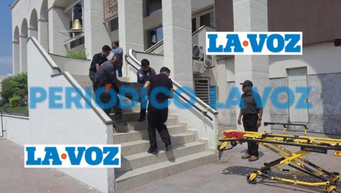 Muere abuelito de un infarto en la Presidencia Municipal en Monclova