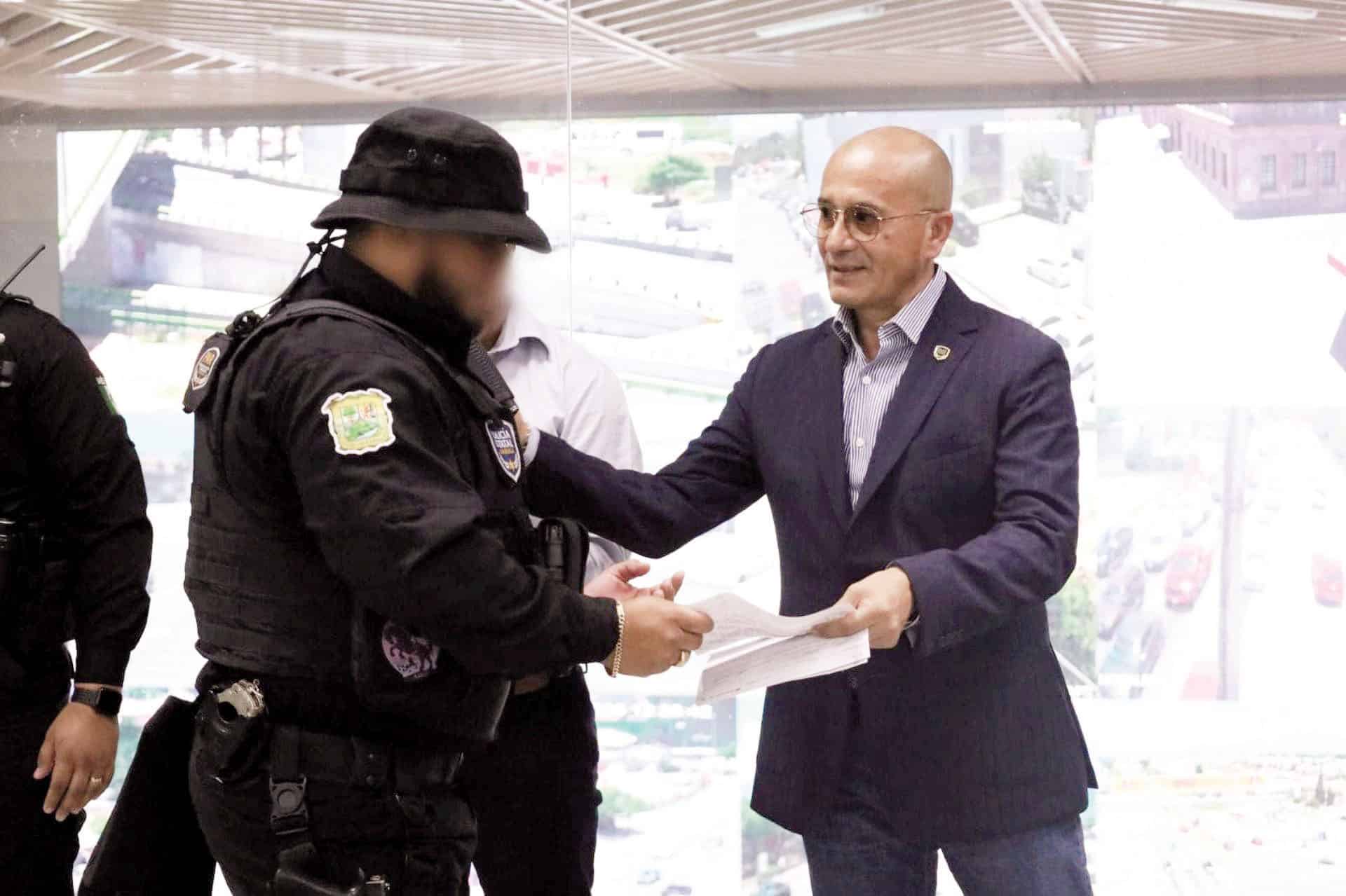 Entrega SP incentivos a policías destacados 