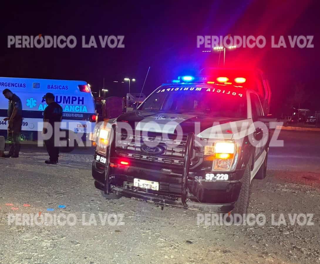 Jóvenes derrapan en motocicleta en colonia 21 de Marzo; solo sufren raspones leves