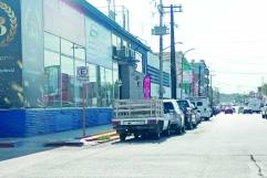 Apagones afectan a comerciantes del Centro de Monclova durante horas de calor extremo
