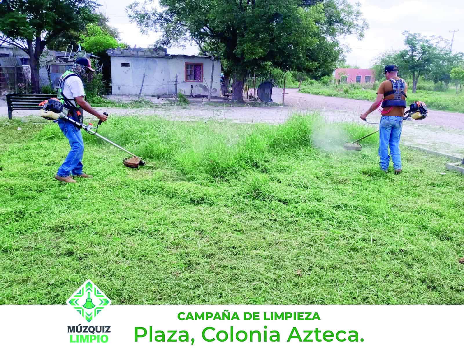 Realizan limpieza y mejora de plazas en colonias Azteca y Colosio en Múzquiz