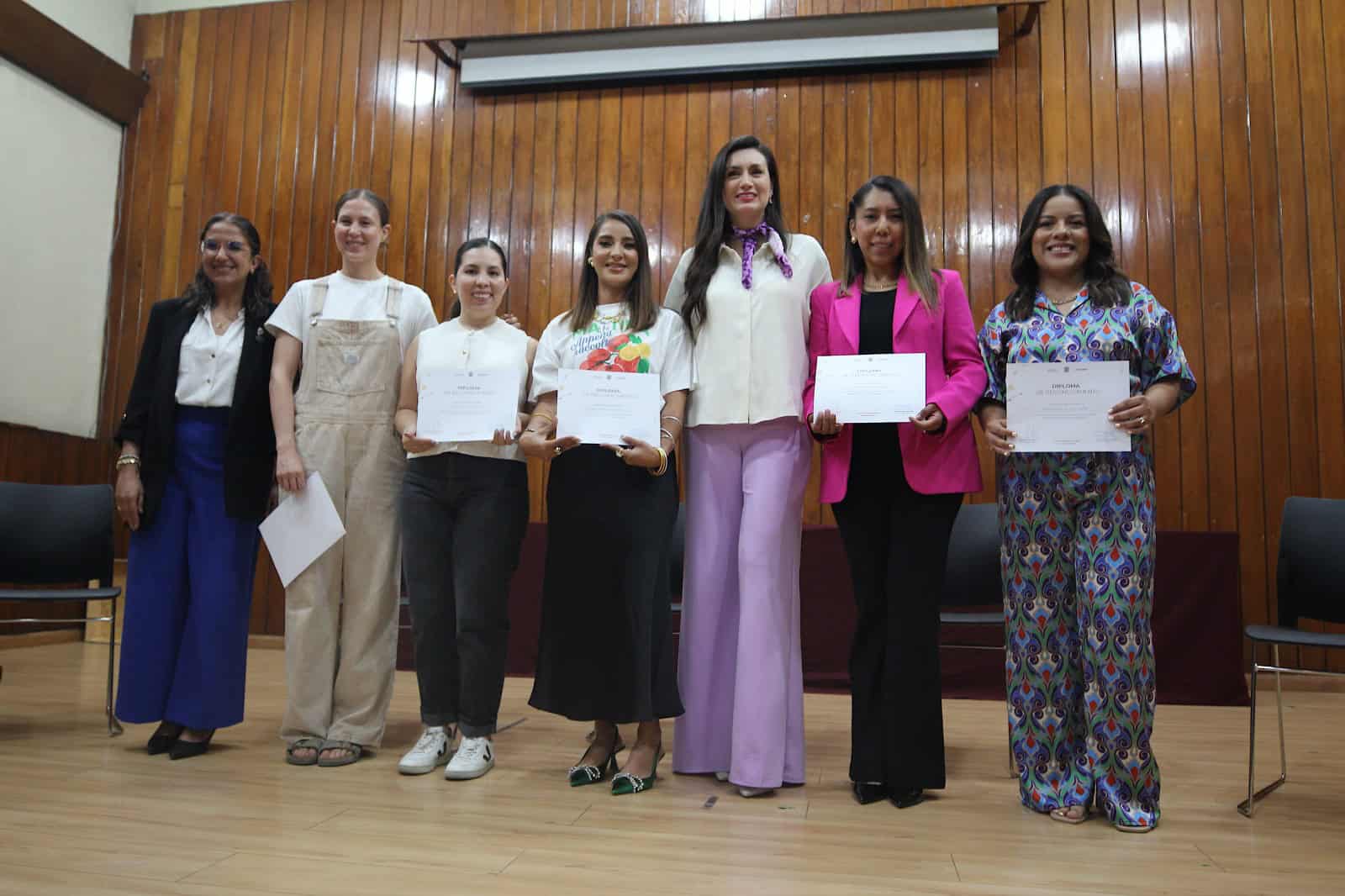 Comparten mujeres emprendedoras sus historias de éxito