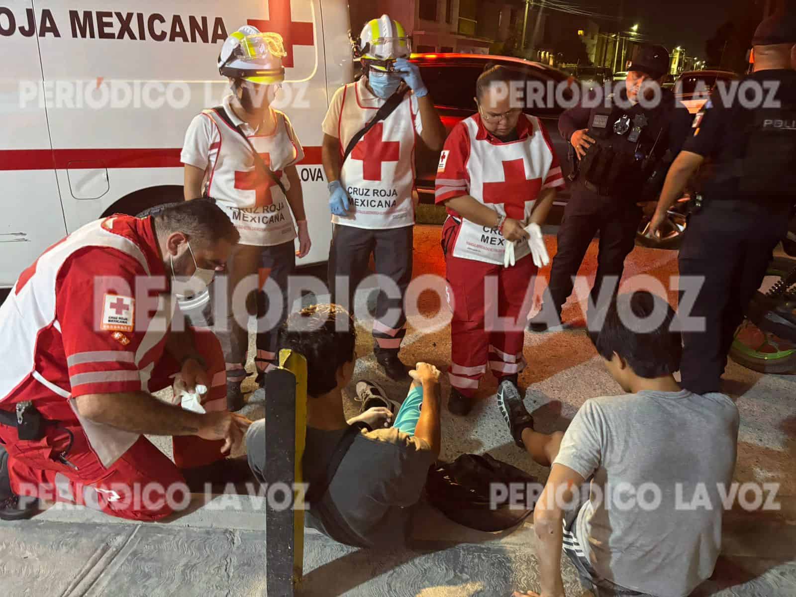 Quinceañero se accidenta en su nueva moto tras ser cerrado por una camioneta
