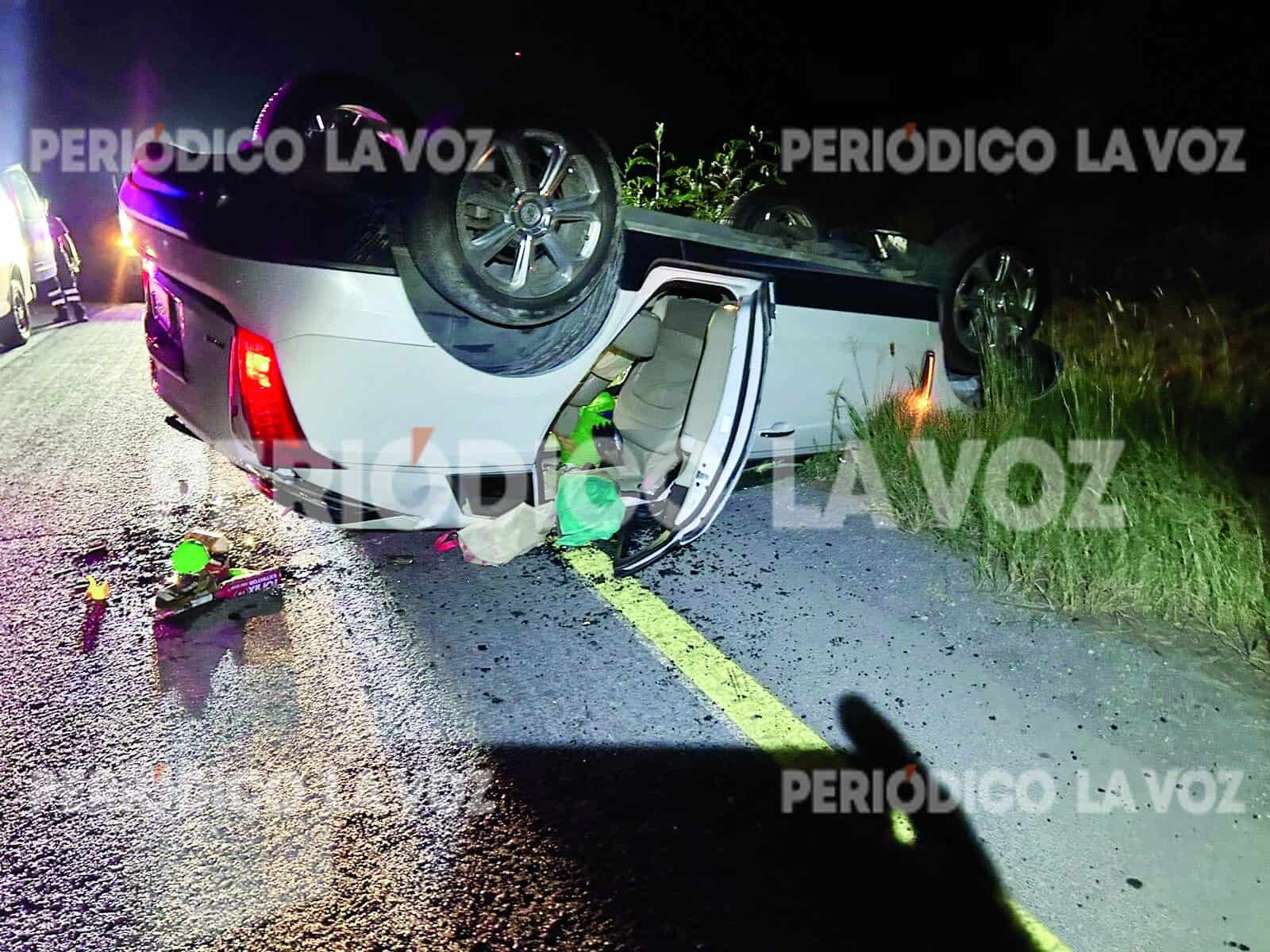 Empleado del IMSS resulta herido tras volcadura en la Y Griega de Castaños