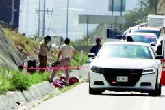 Localizan hombre sin vida en la autopista