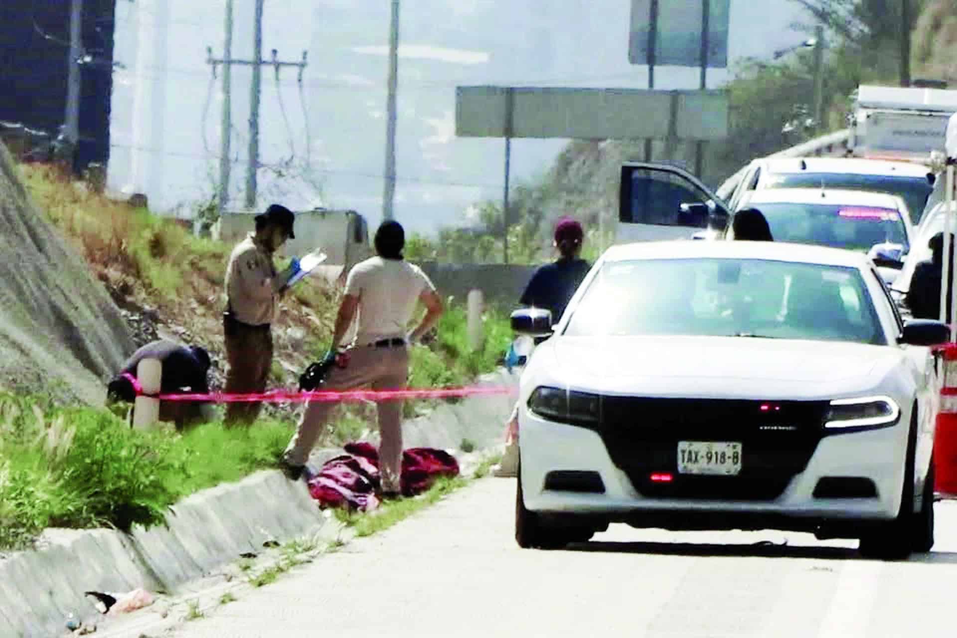 Localizan hombre sin vida en la autopista