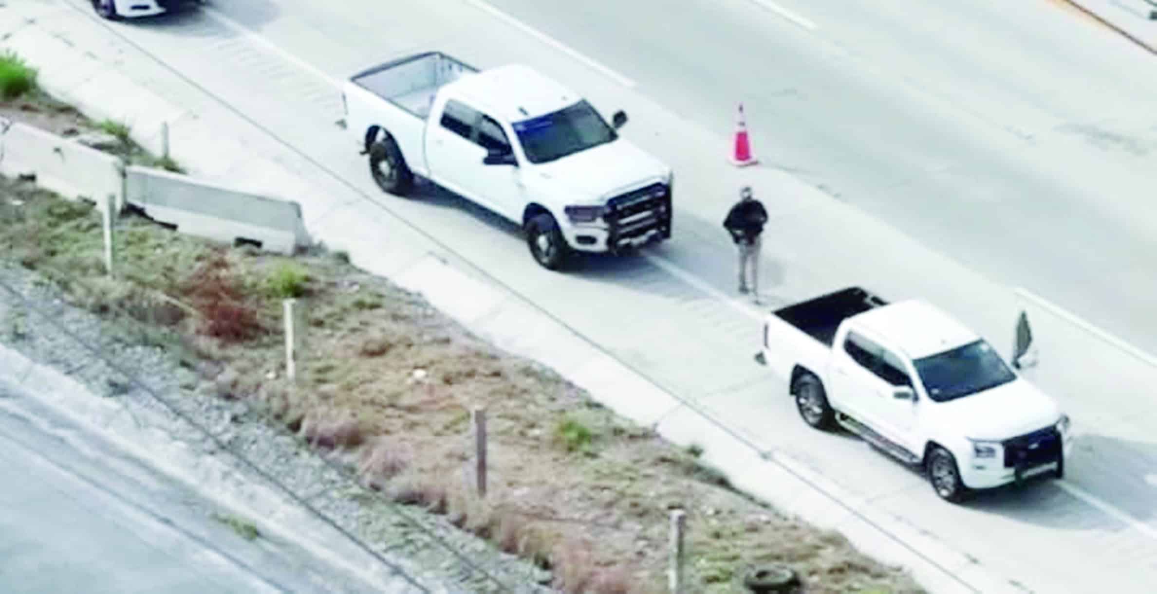 Localizan hombre sin vida en la autopista