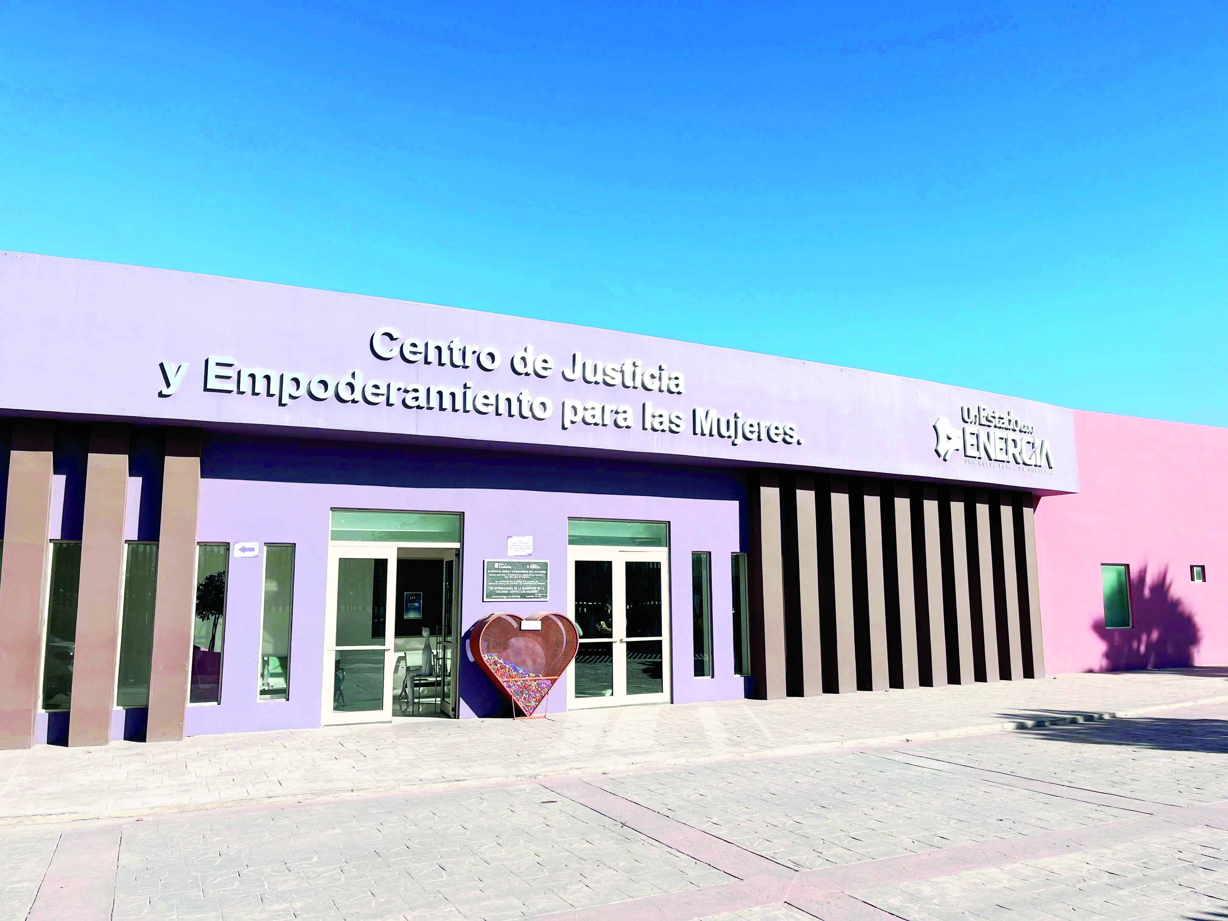 Denuncian a 3 docentes alumnas de la ENEF