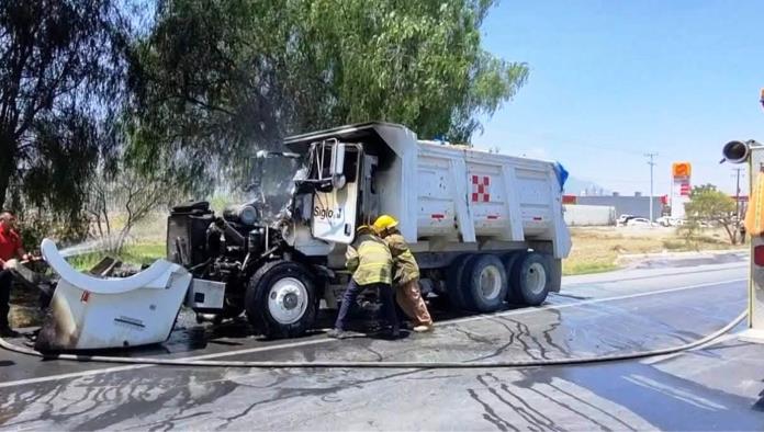 Fuego devora parte de camión en “la 57” 