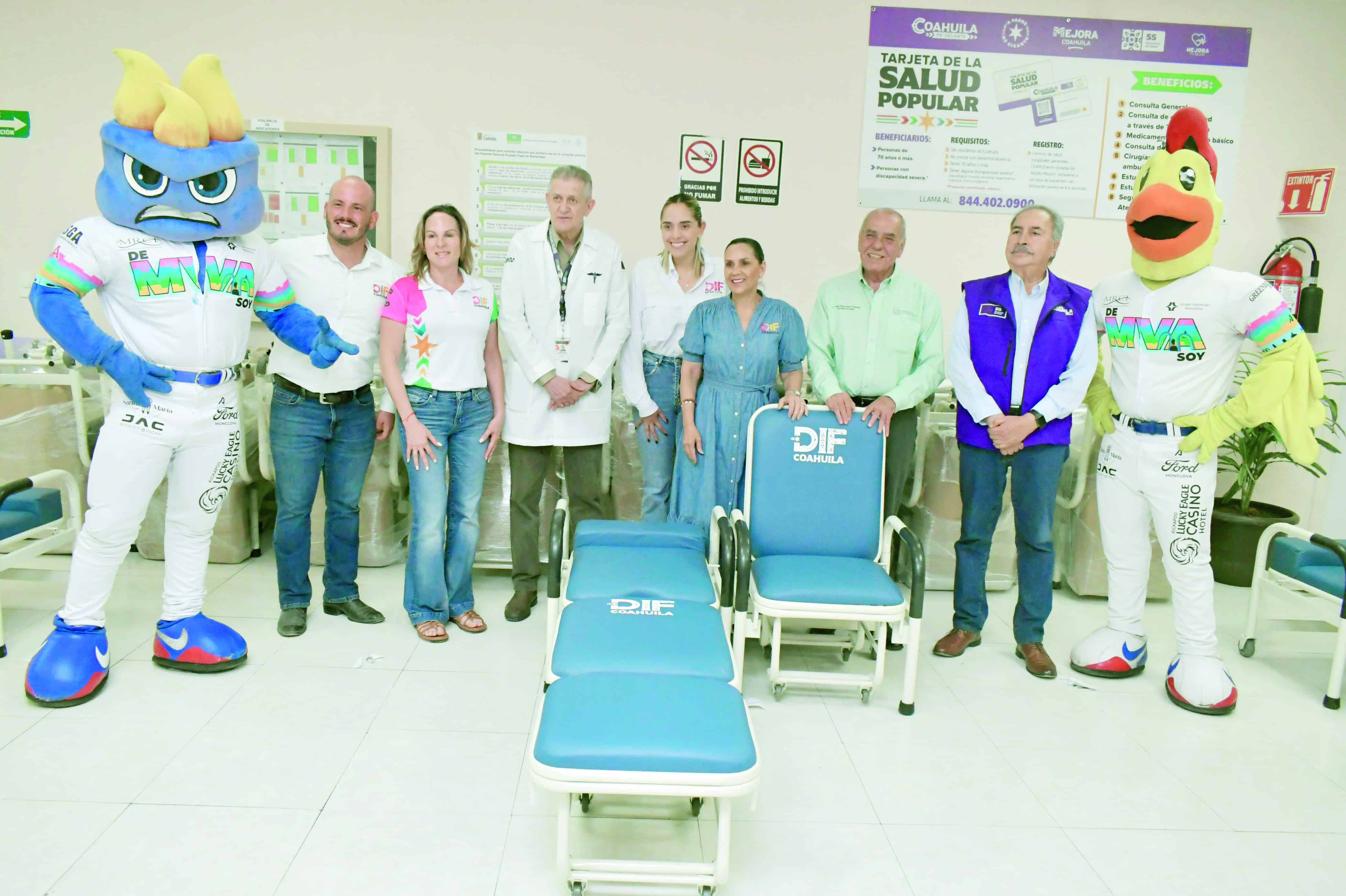 DIF Coahuila dona 20 sillas-cama al Hospital Amparo Pape con apoyo del Juego con Causa