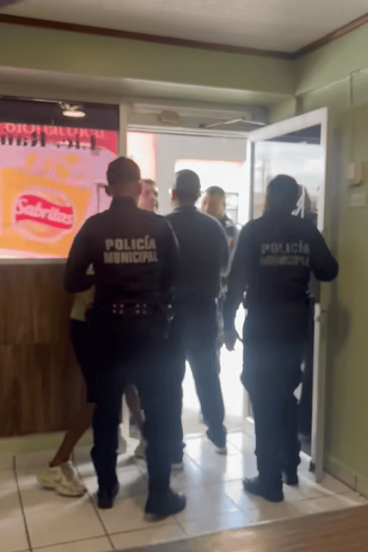 Policías entran a oficina de notario en PN; municipio niega allanamiento pese a video