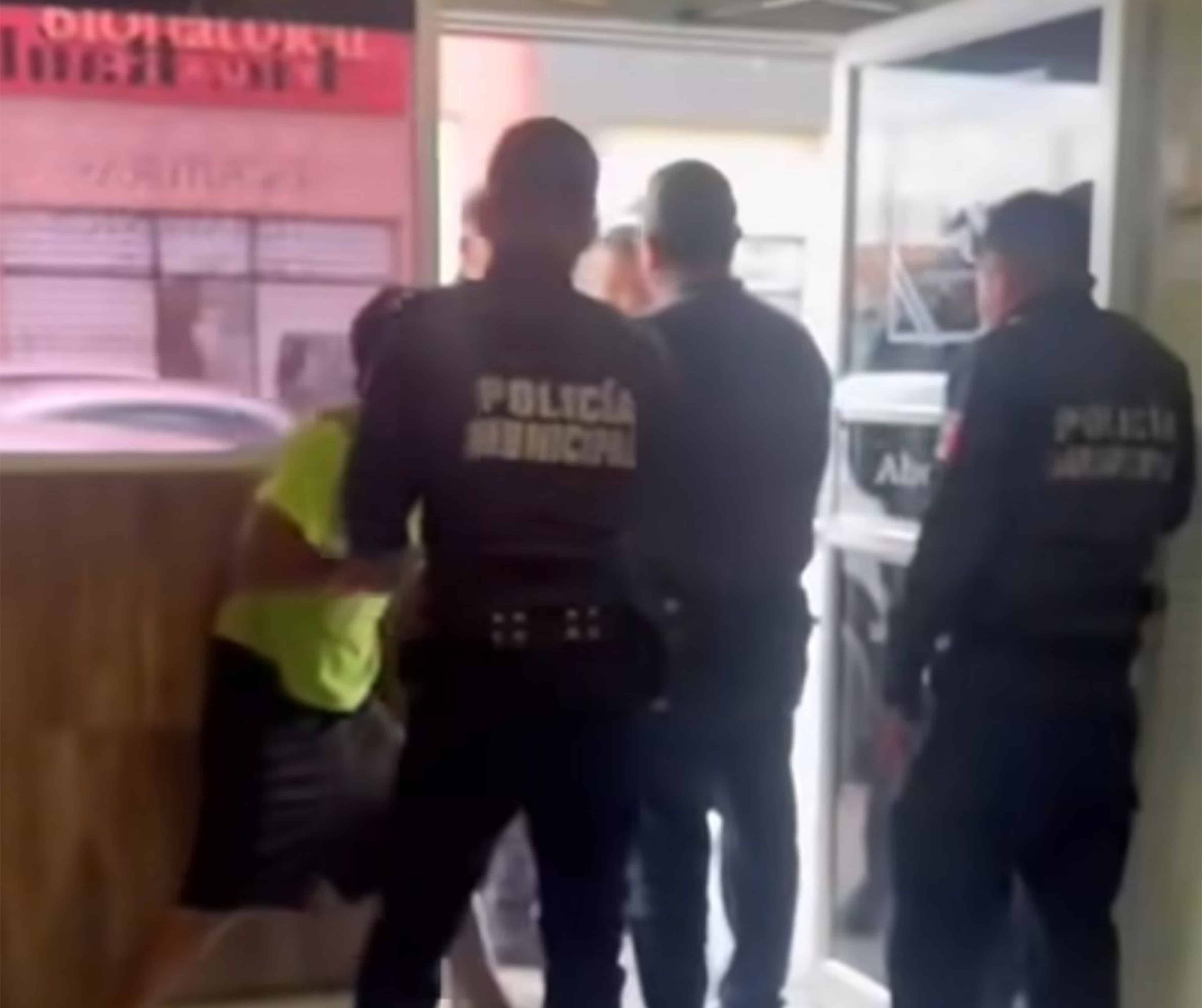 Notario DENUNCIA a policías por allanar su despacho; Ayuntamiento de PN guarda silencio