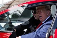 Trump planea vender el Tesla que compró a Musk