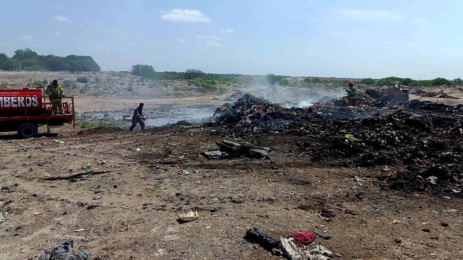 Contienen incendio en basurero municipal de Nava gracias a rápida coordinación