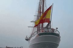 Buque escuela español rinde homenaje al buque escuela Cuauhtémoc