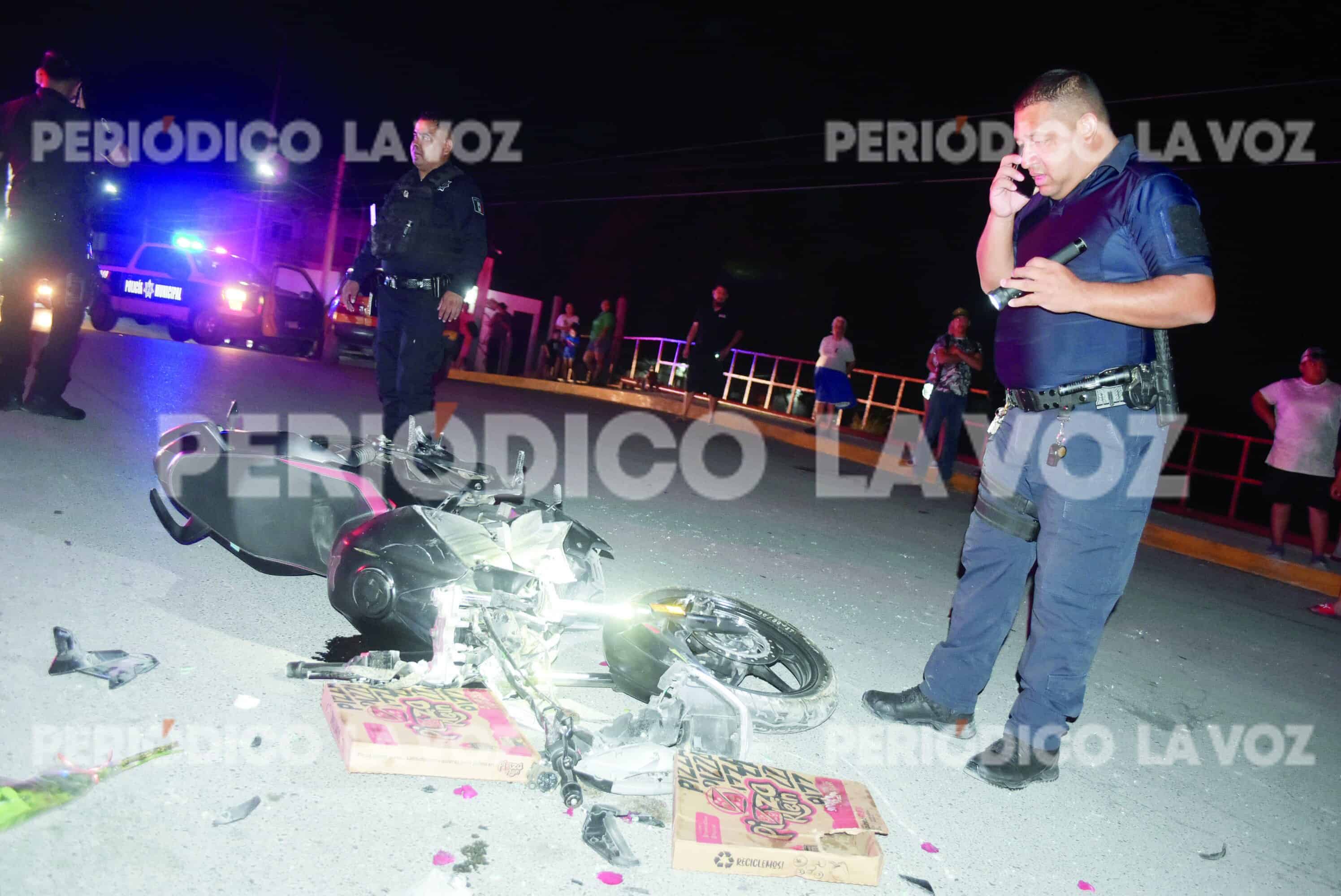 Taxista borracho causa choque con moto; joven termina con pierna fracturada