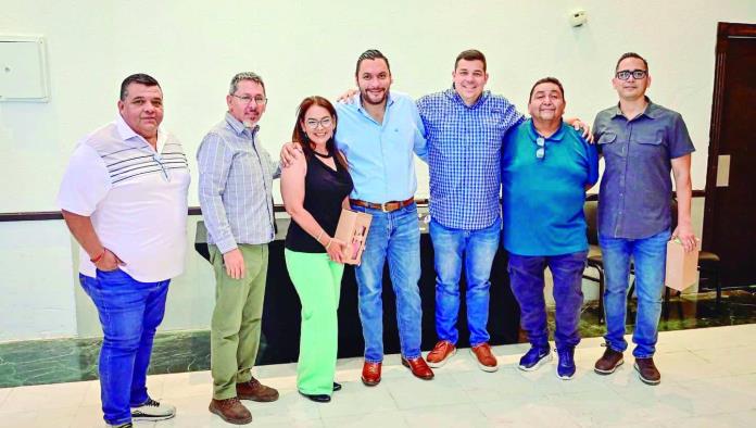 Carlos Villarreal reconoce a periodistas por su labor informativa en Monclova
