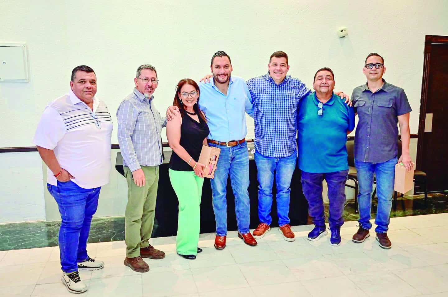 Carlos Villarreal reconoce a periodistas por su labor informativa en Monclova