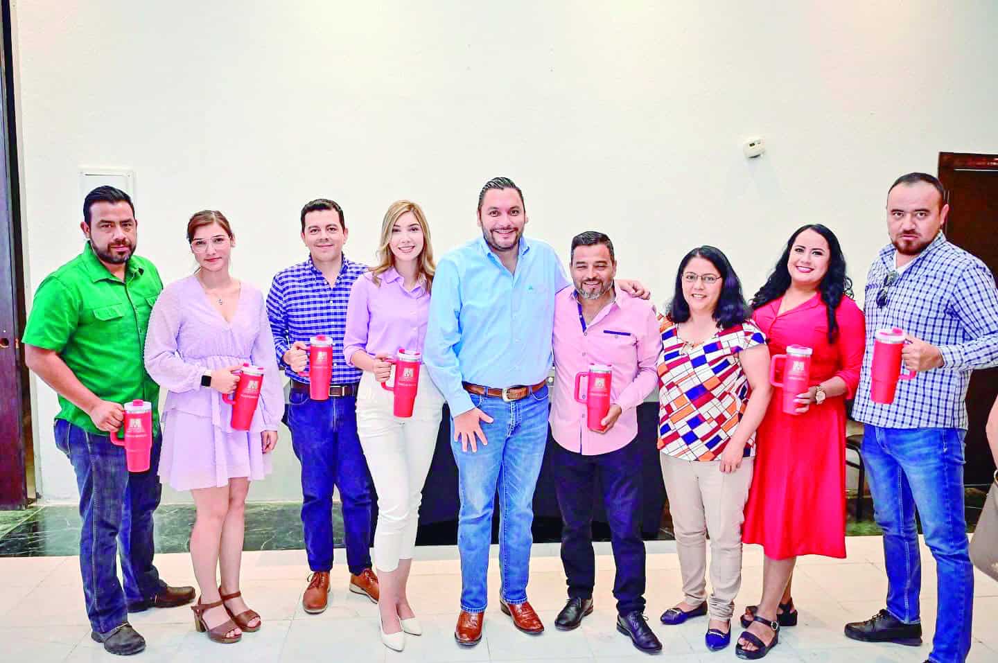 Carlos Villarreal reconoce a periodistas por su labor informativa en Monclova