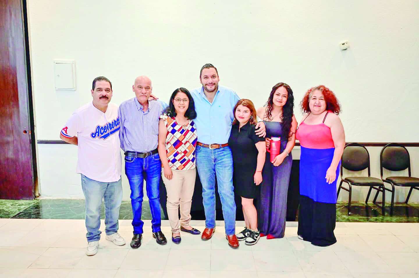 Carlos Villarreal reconoce a periodistas por su labor informativa en Monclova