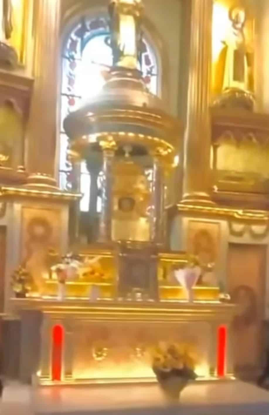 Histórica visita del Padre Villalpando a los restos de Santa Rosa y San Martín de Porres