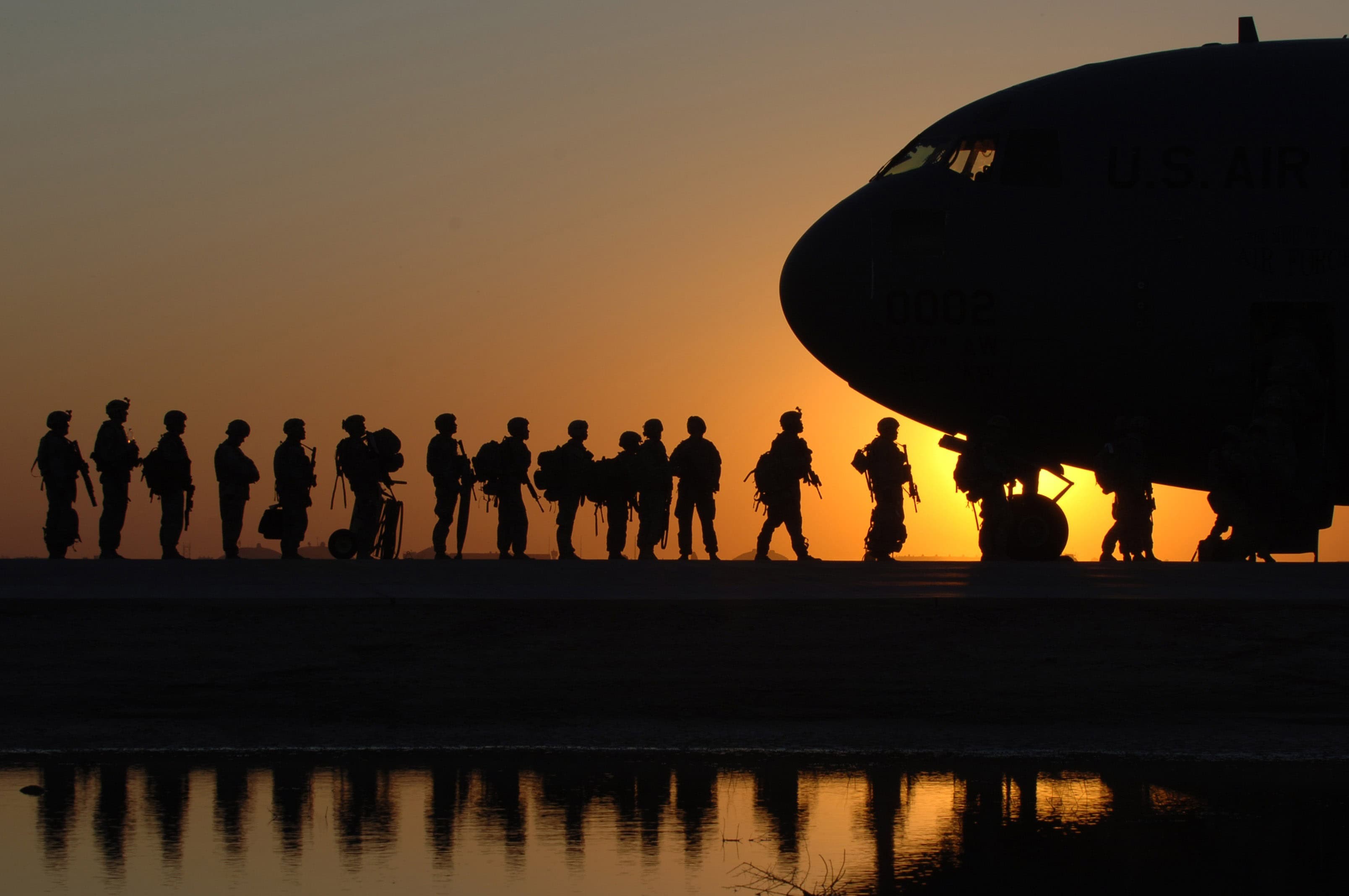 Por primera vez soldados americanos detienen a migrantes ilegales