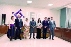Entrega IEC constancias de mayoría a magistrados