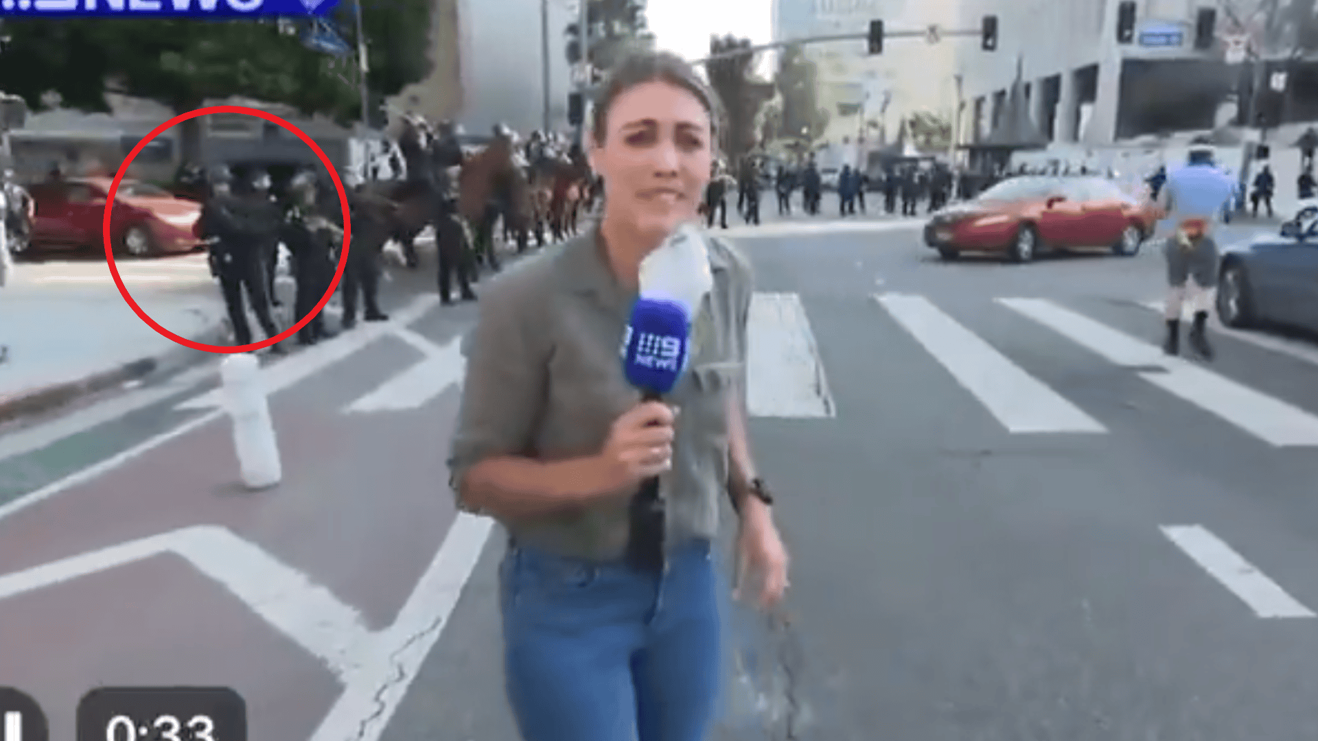 Policía de Los Angeles agreden a periodistas extranjeros
