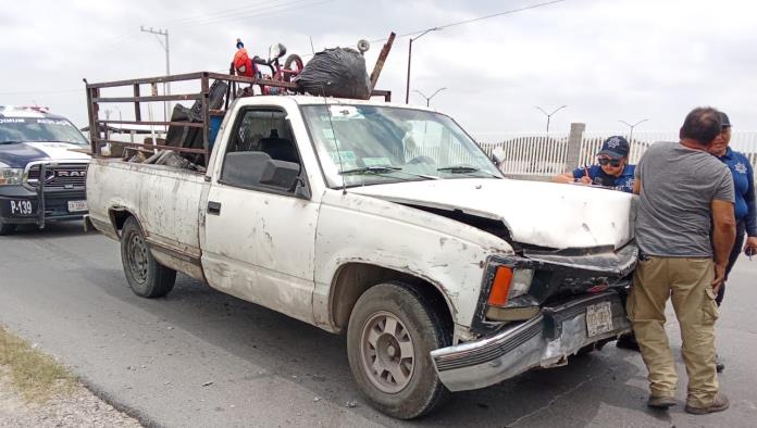 Camioneta choca contra tráiler en Ciudad Acuña