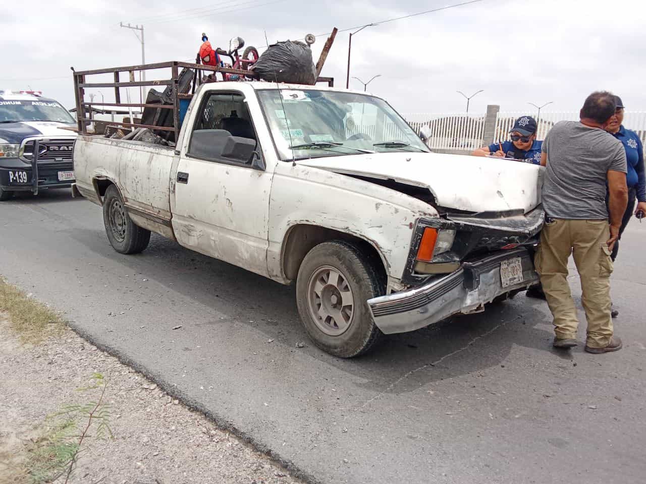 Camioneta choca contra tráiler en Ciudad Acuña