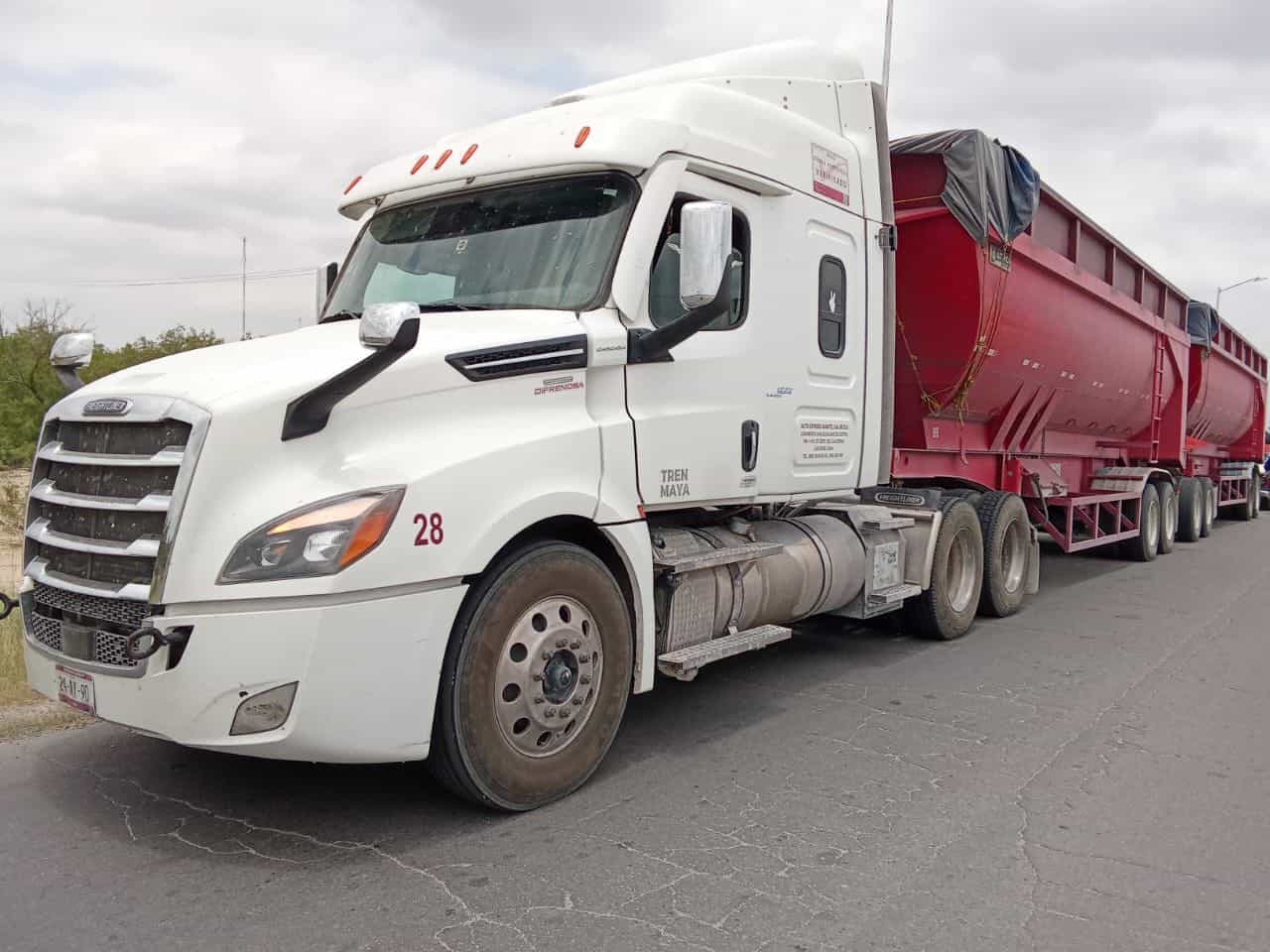 Camioneta choca contra tráiler en Ciudad Acuña