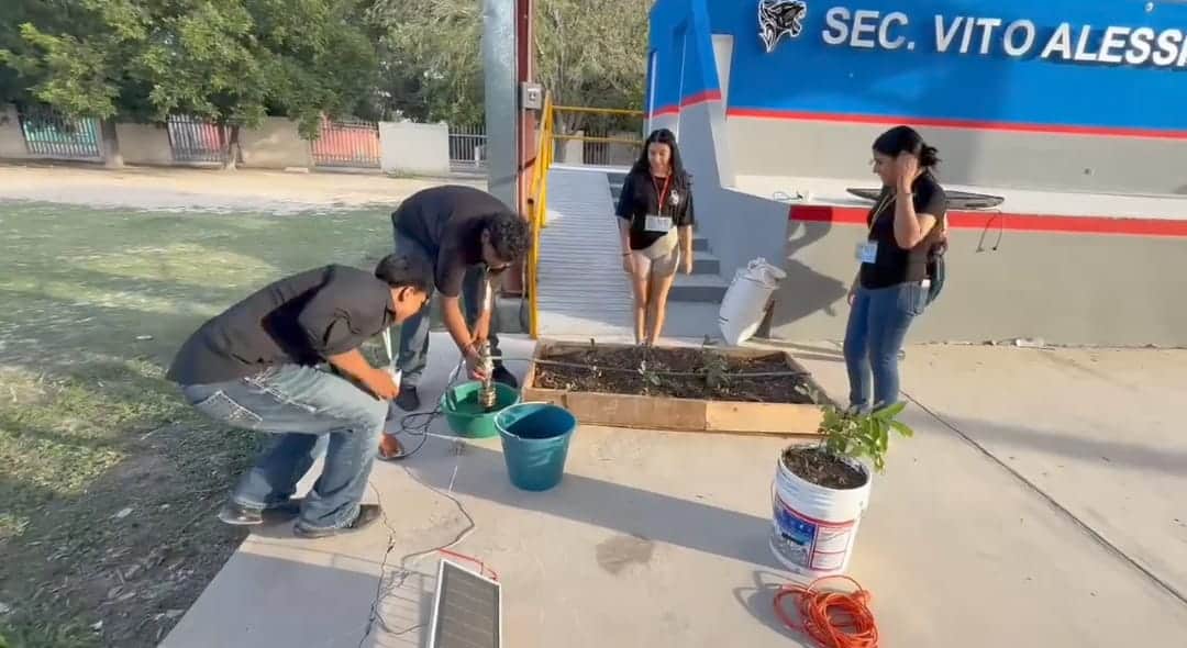 Proponen jóvenes del CECYTEC sistema de riego eficiente en Nava