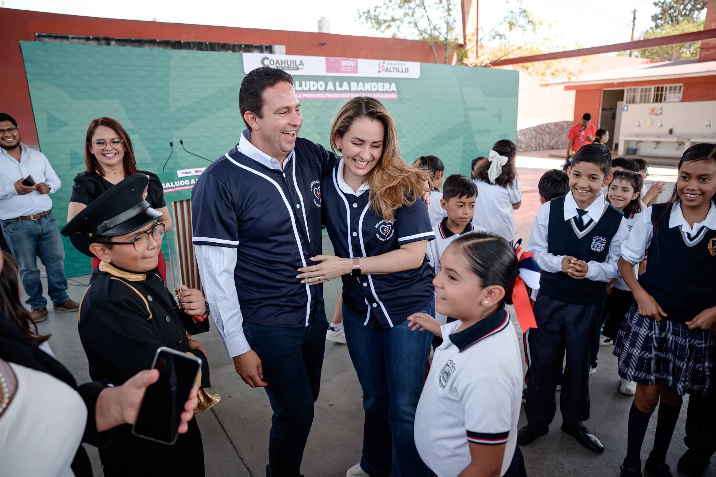 Llevan Javier y Luly Amor en Movimiento a primaria Francisco González Bocanegra