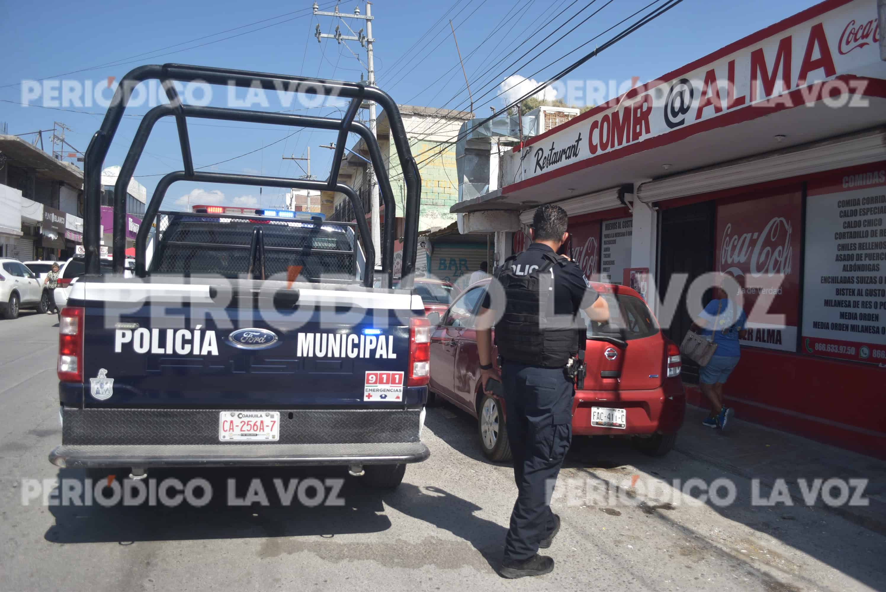 Empleado de restaurante en Monclova denuncia robo de cartera por indigente conocido