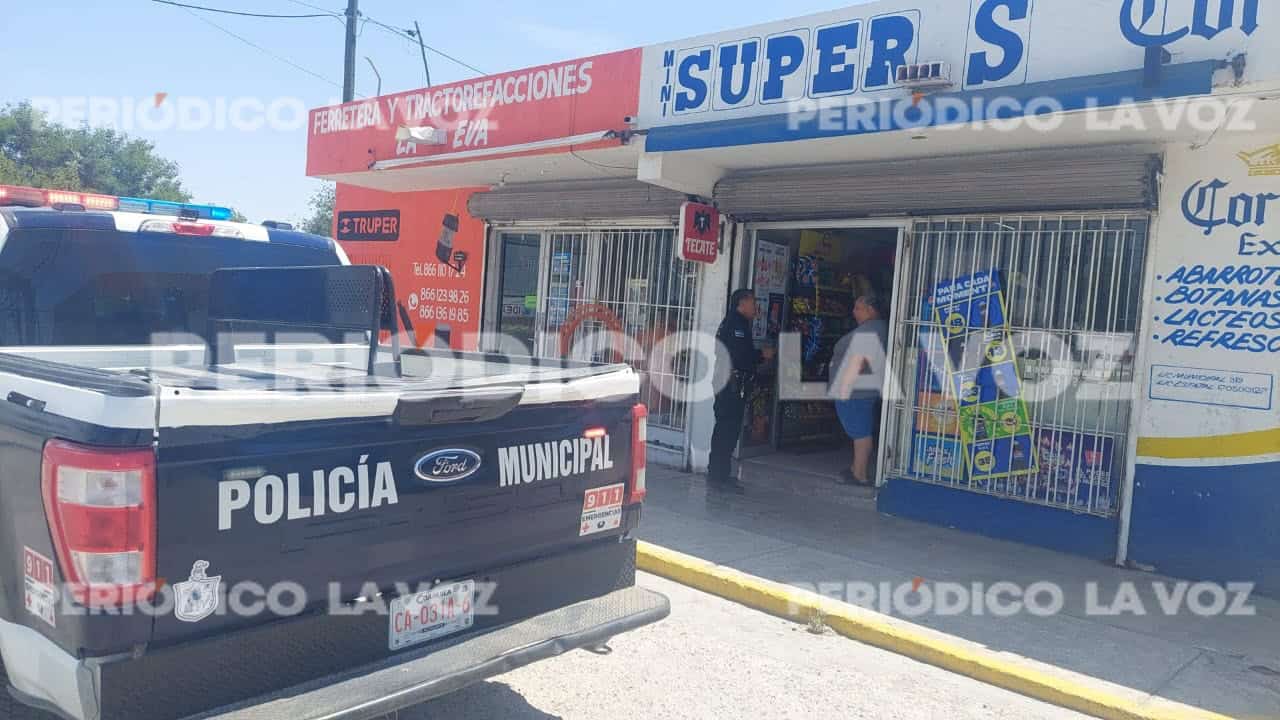 Víctima de violencia familiar pide auxilio en miscelánea; agresor retiene a sus hijas
