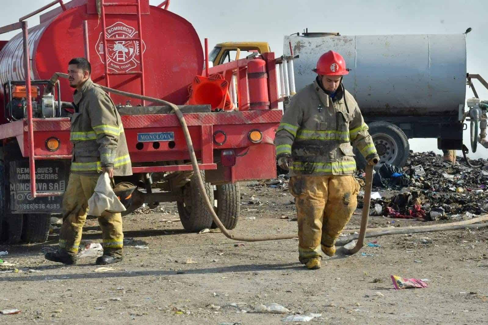 Incendio en relleno sanitario alerta a la comunidad de Nava