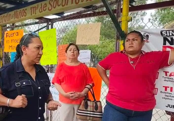 Exigen madres destitución de maestra en kínder de Zaragoza