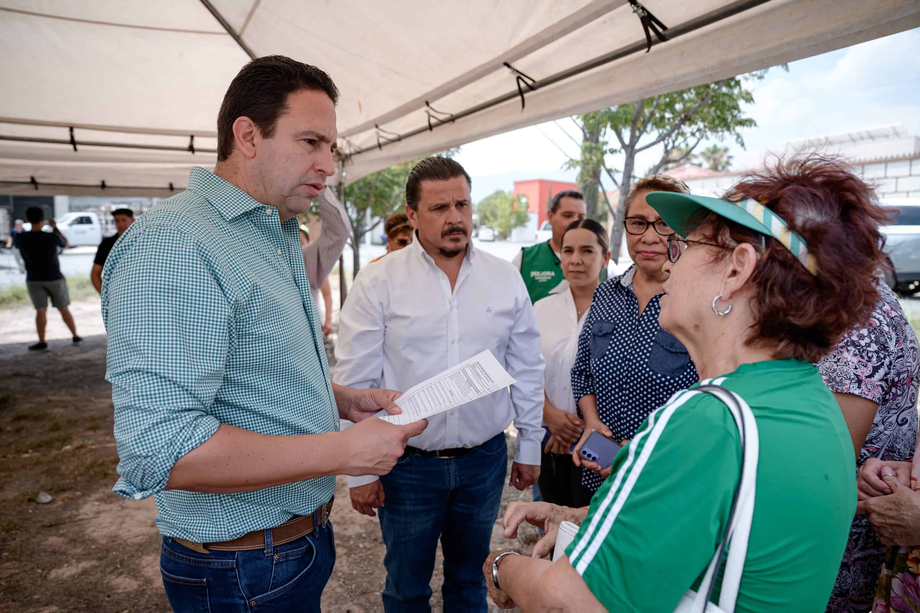 Supervisa Javier Díaz cuadrillas de "Aquí Andamos" en colonia Magisterio