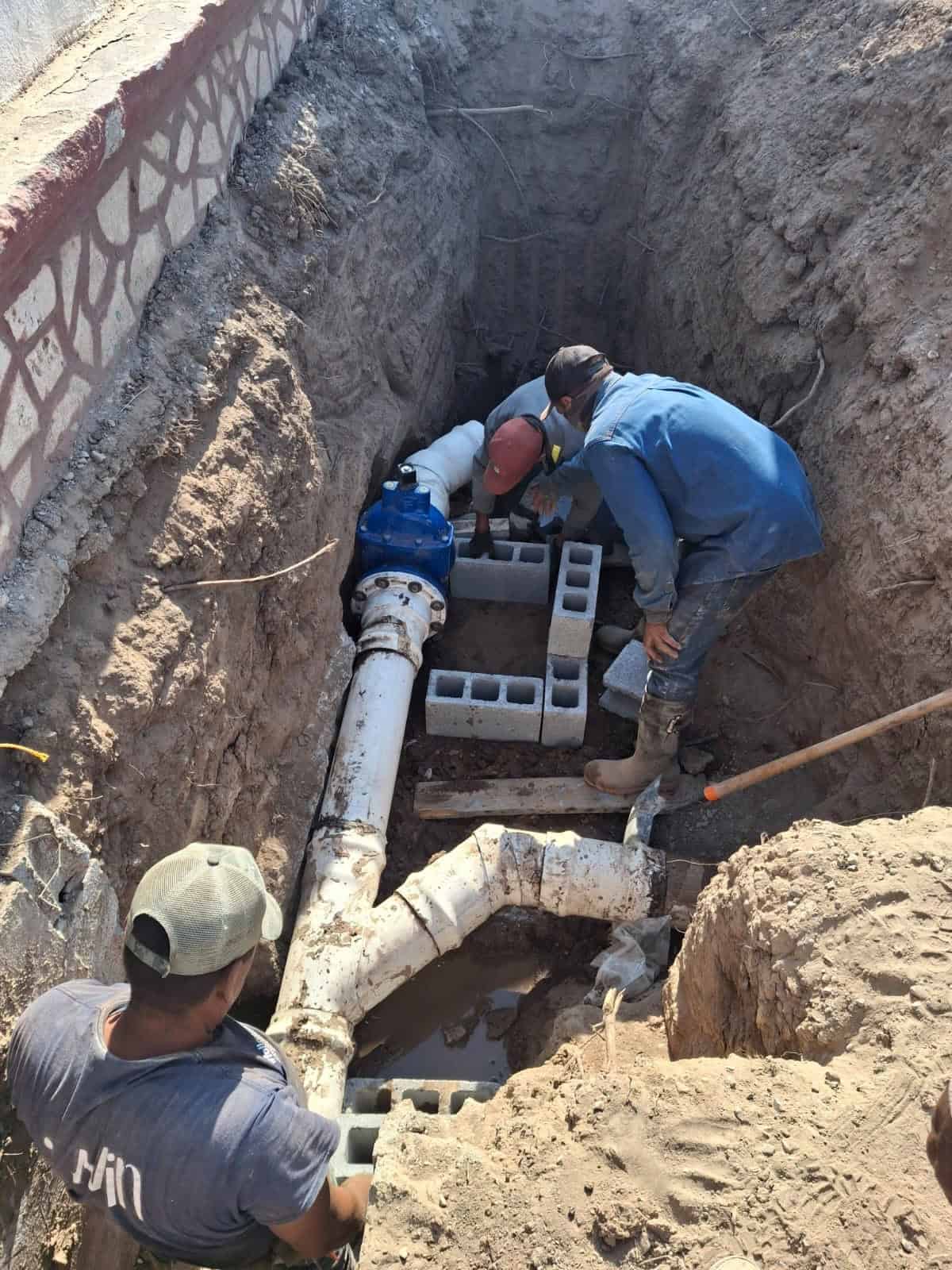 Yesica Sifuentes supervisa mejoras en pozos de agua para colonias de Castaños