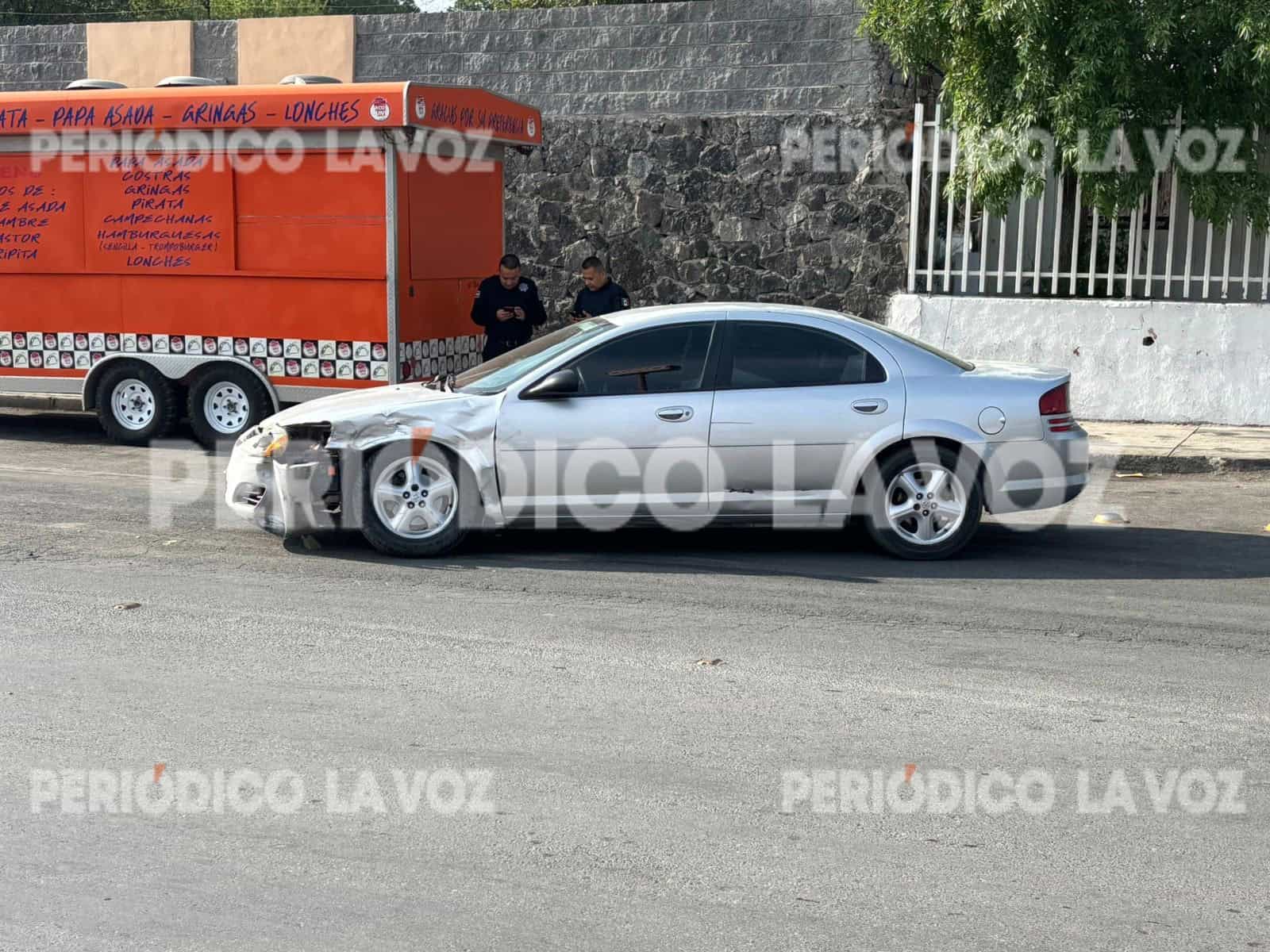 Maniobra imprudente de madre causa choque al salir de primaria en Monclova