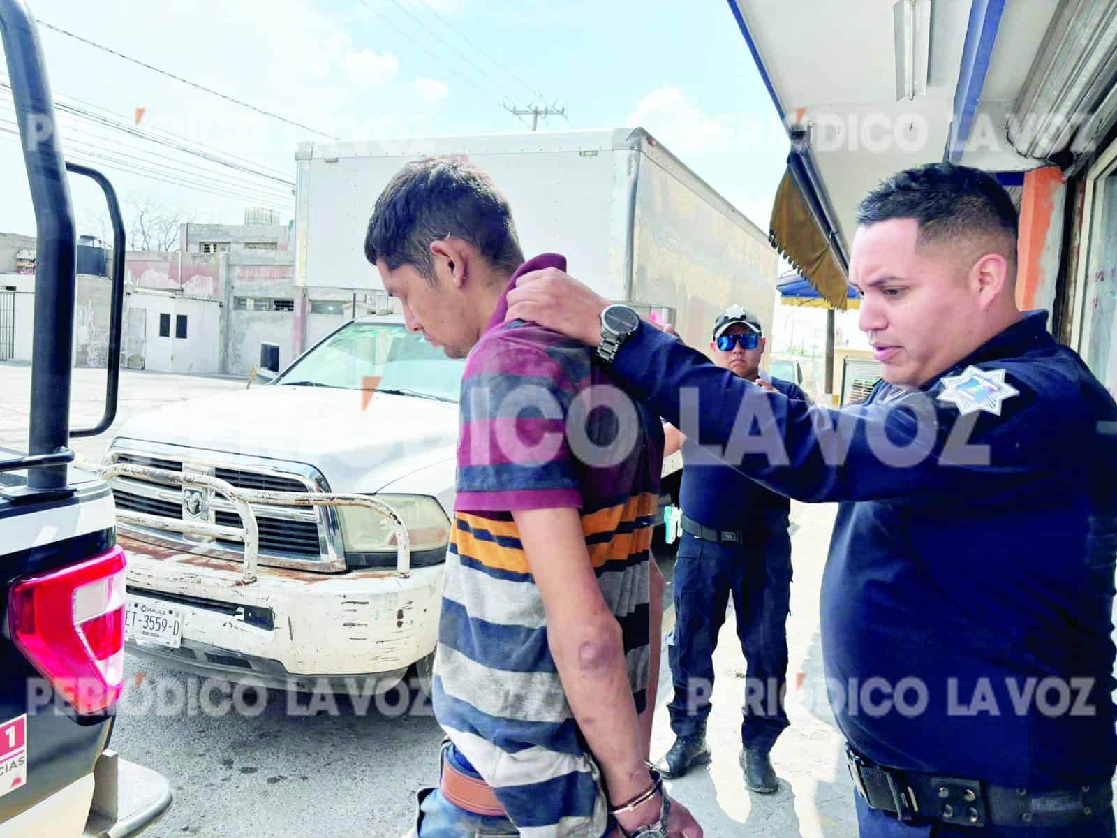 Policía frustra robo armado con machete en dulcería de Monclova; detenido en acción